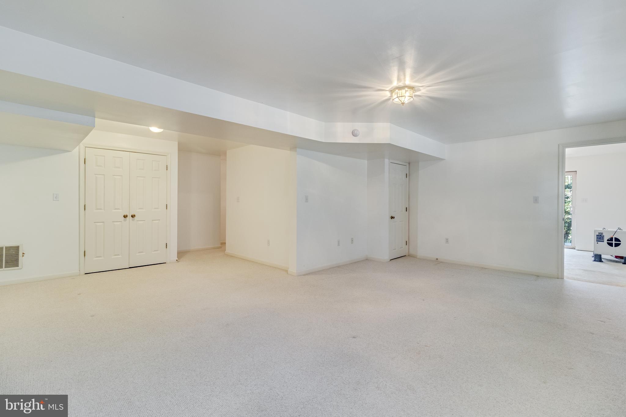 COVE POINT WOODS - Residential