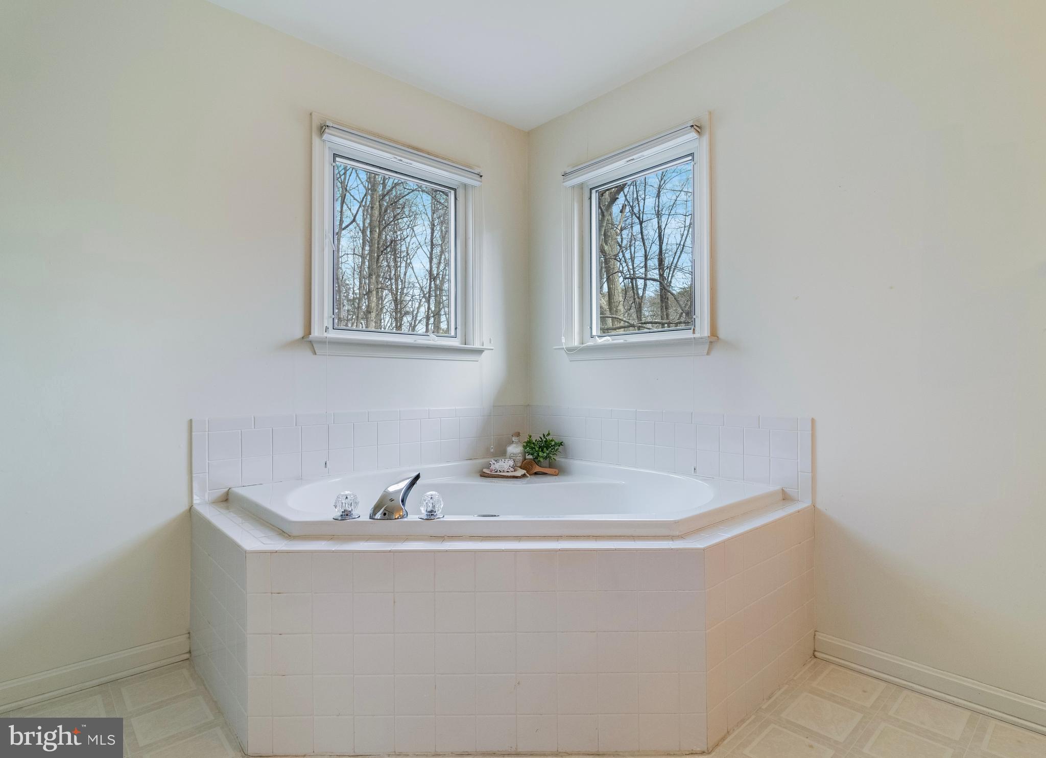 COVE POINT WOODS - Residential