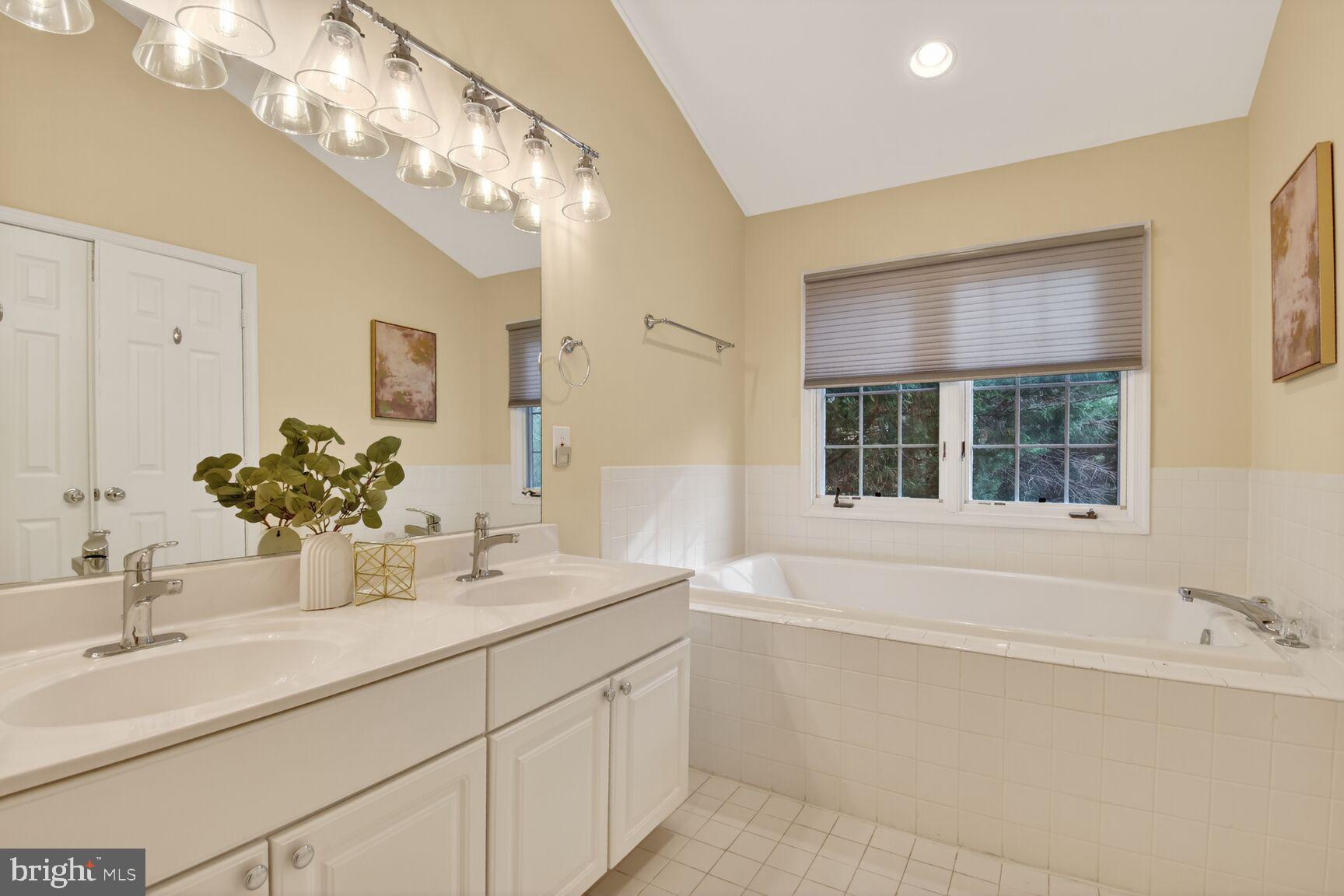 WHITLEY PARK CONDOMINIUM - Residential