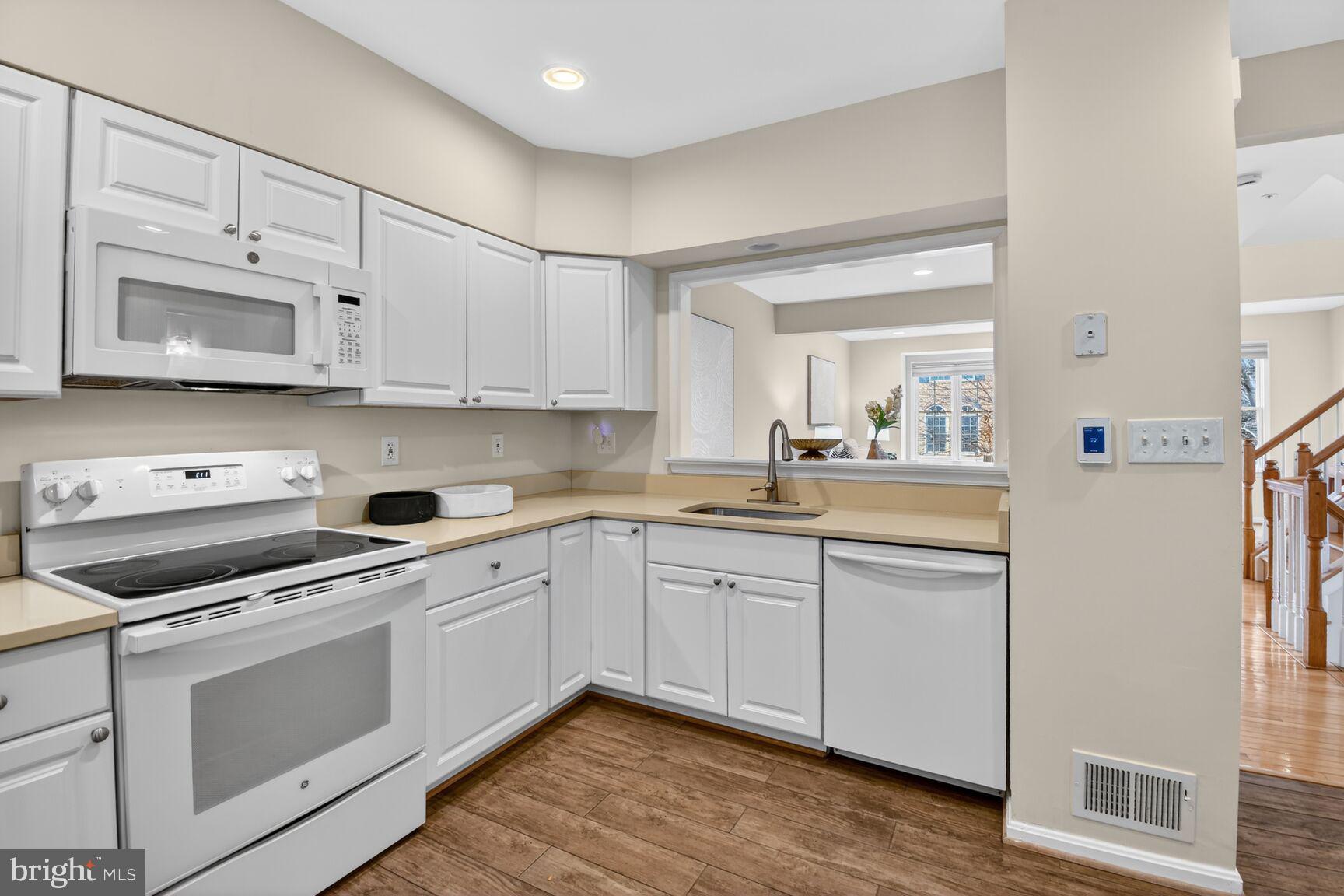 WHITLEY PARK CONDOMINIUM - Residential