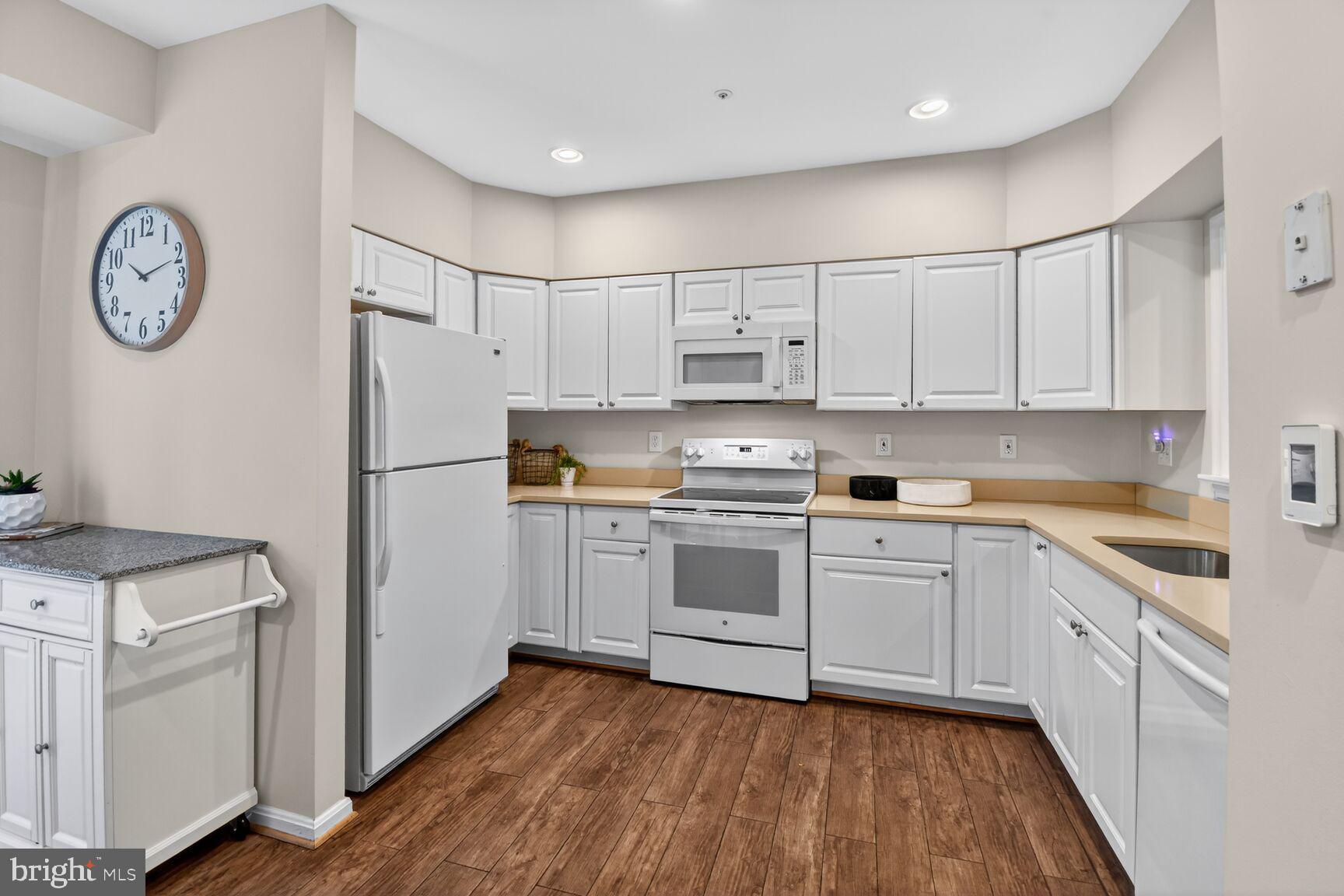 WHITLEY PARK CONDOMINIUM - Residential