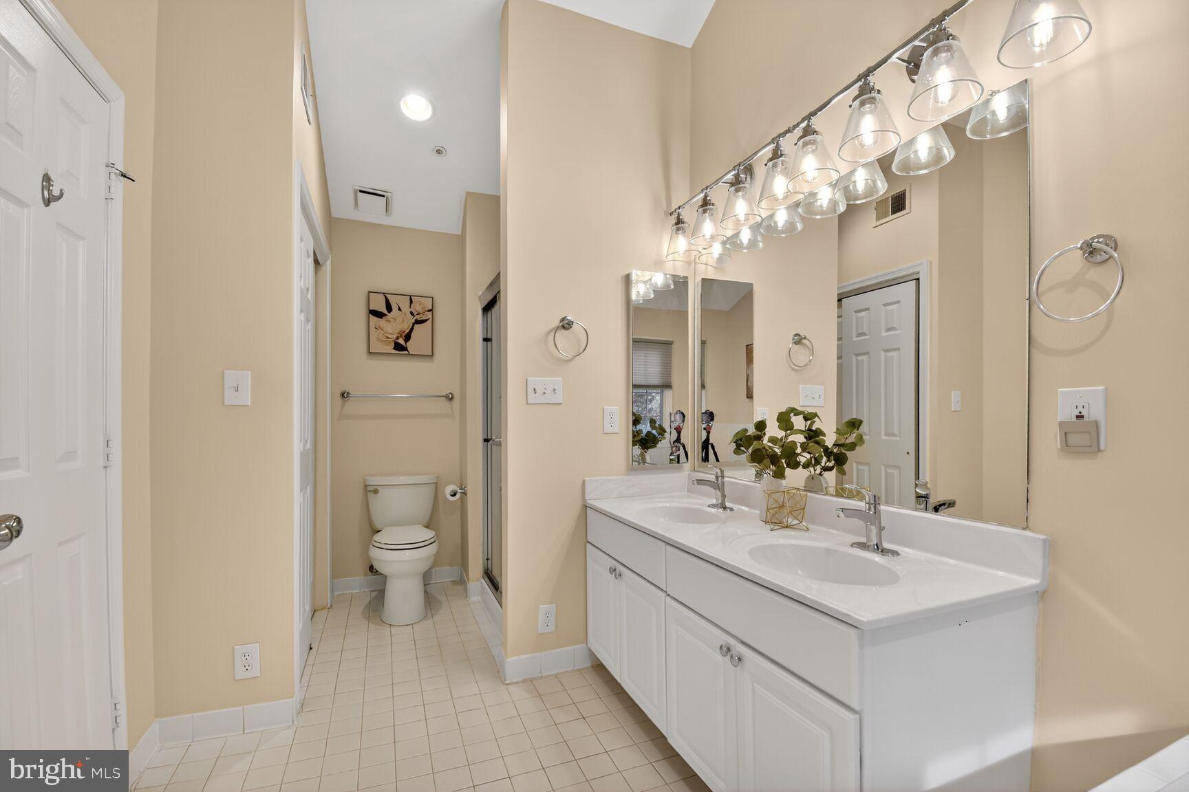 WHITLEY PARK CONDOMINIUM - Residential