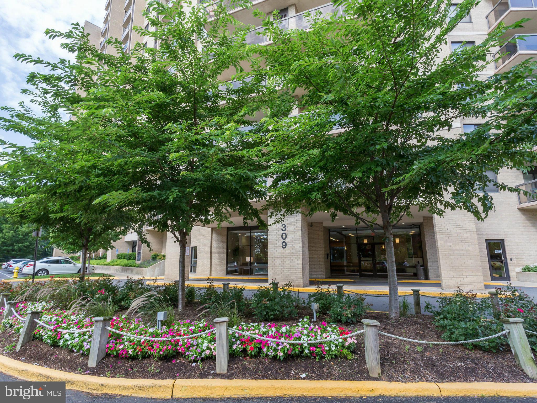 WATERGATE AT LANDMARK - Residential