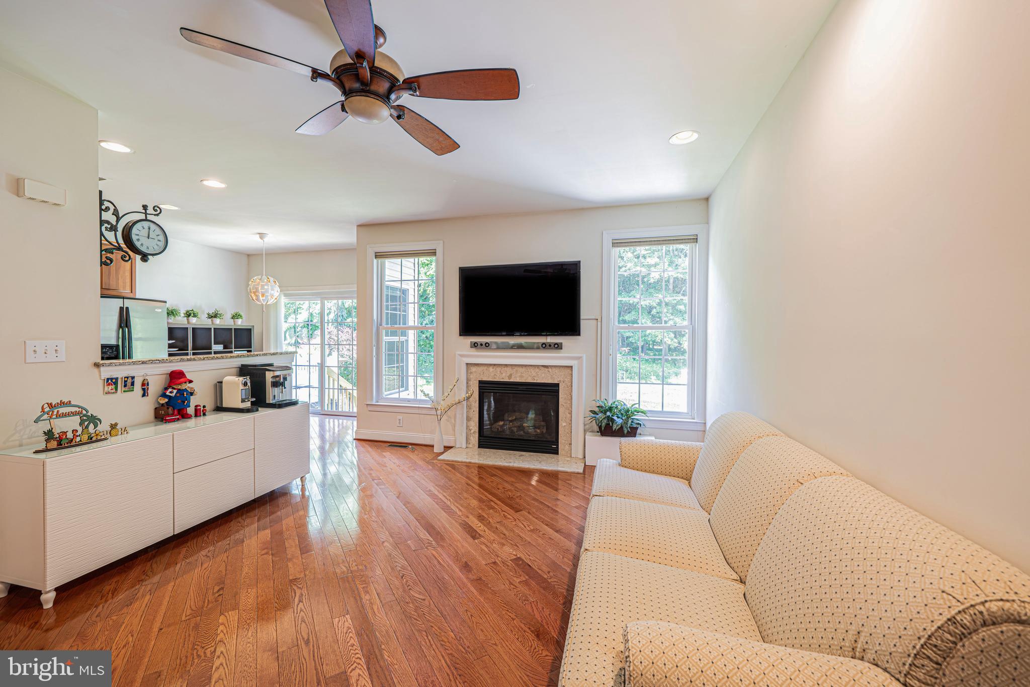 2392 S WHITTMORE