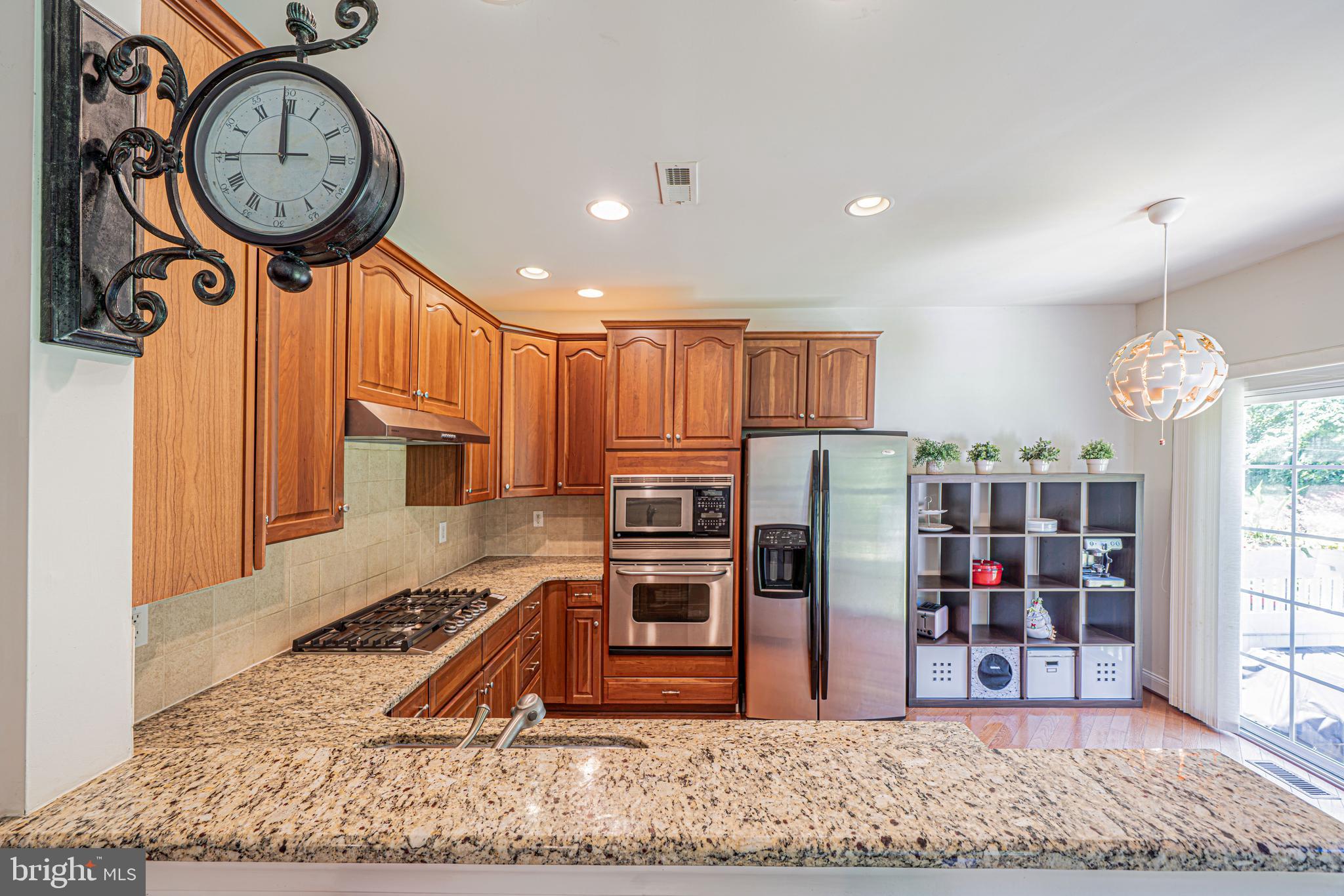 2392 S WHITTMORE