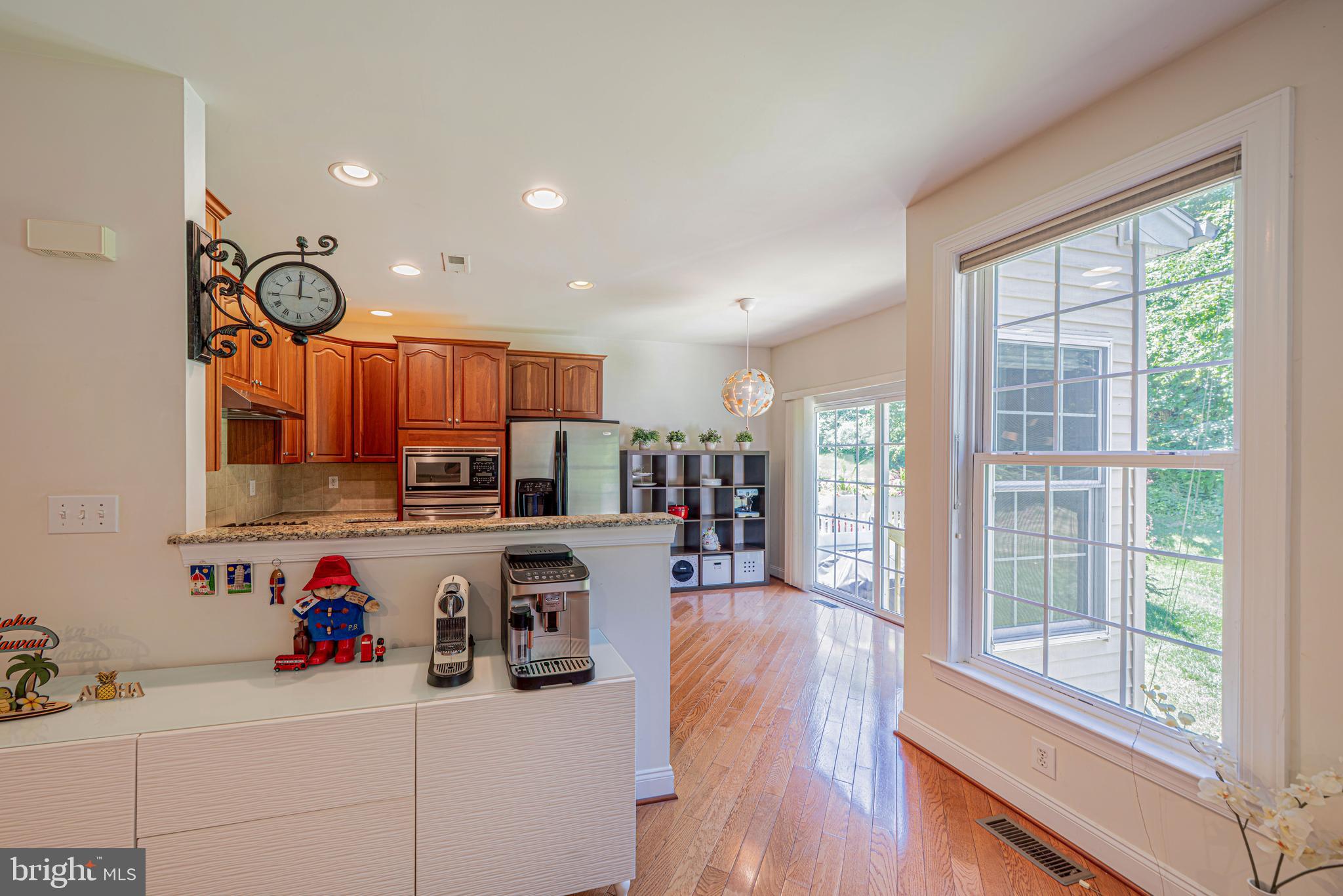 2392 S WHITTMORE