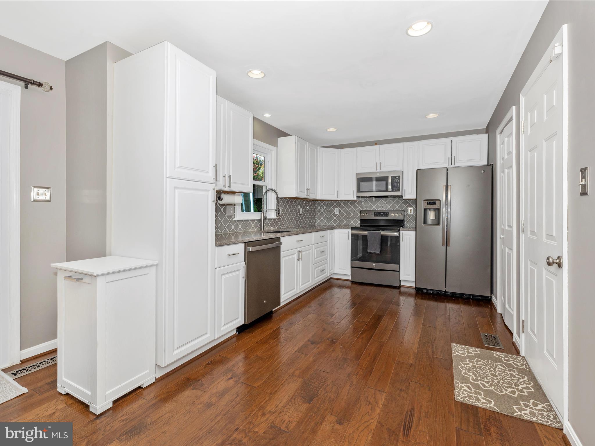 WALNUT POND - Residential