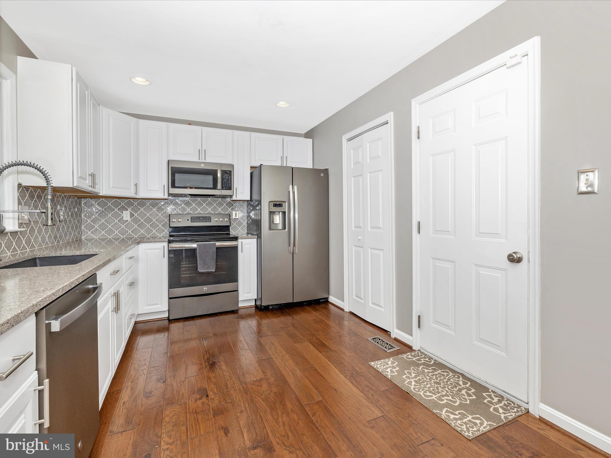 WALNUT POND - Residential