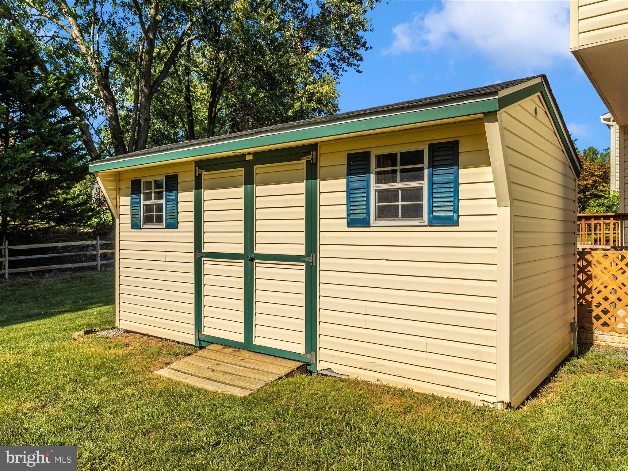 WALNUT POND - Residential