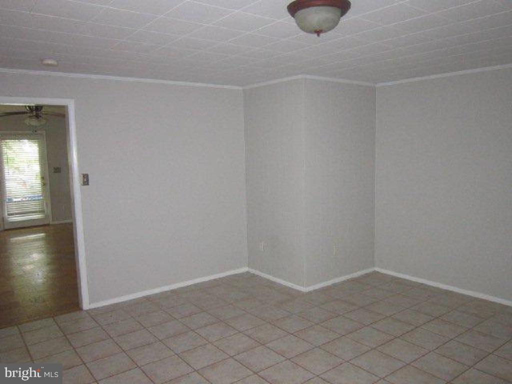 LEEDS - Residential Lease