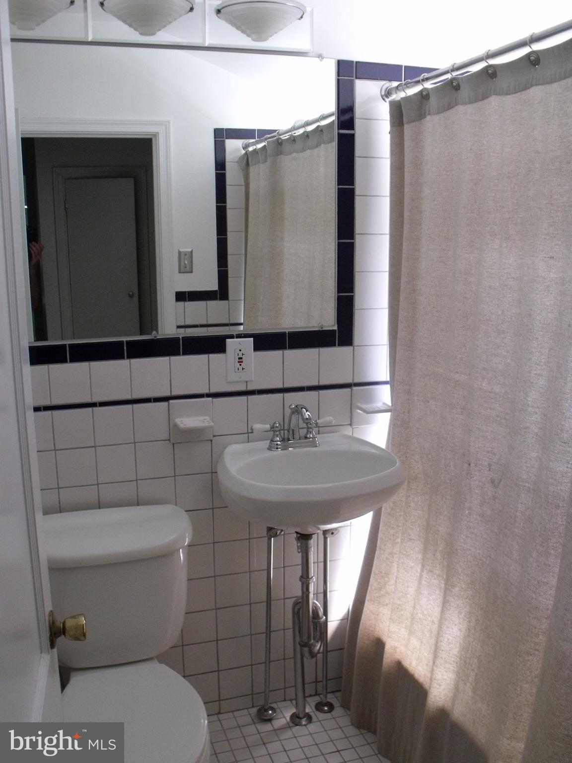 LEEDS - Residential Lease