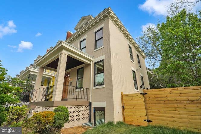 734 TAYLOR STREET NW