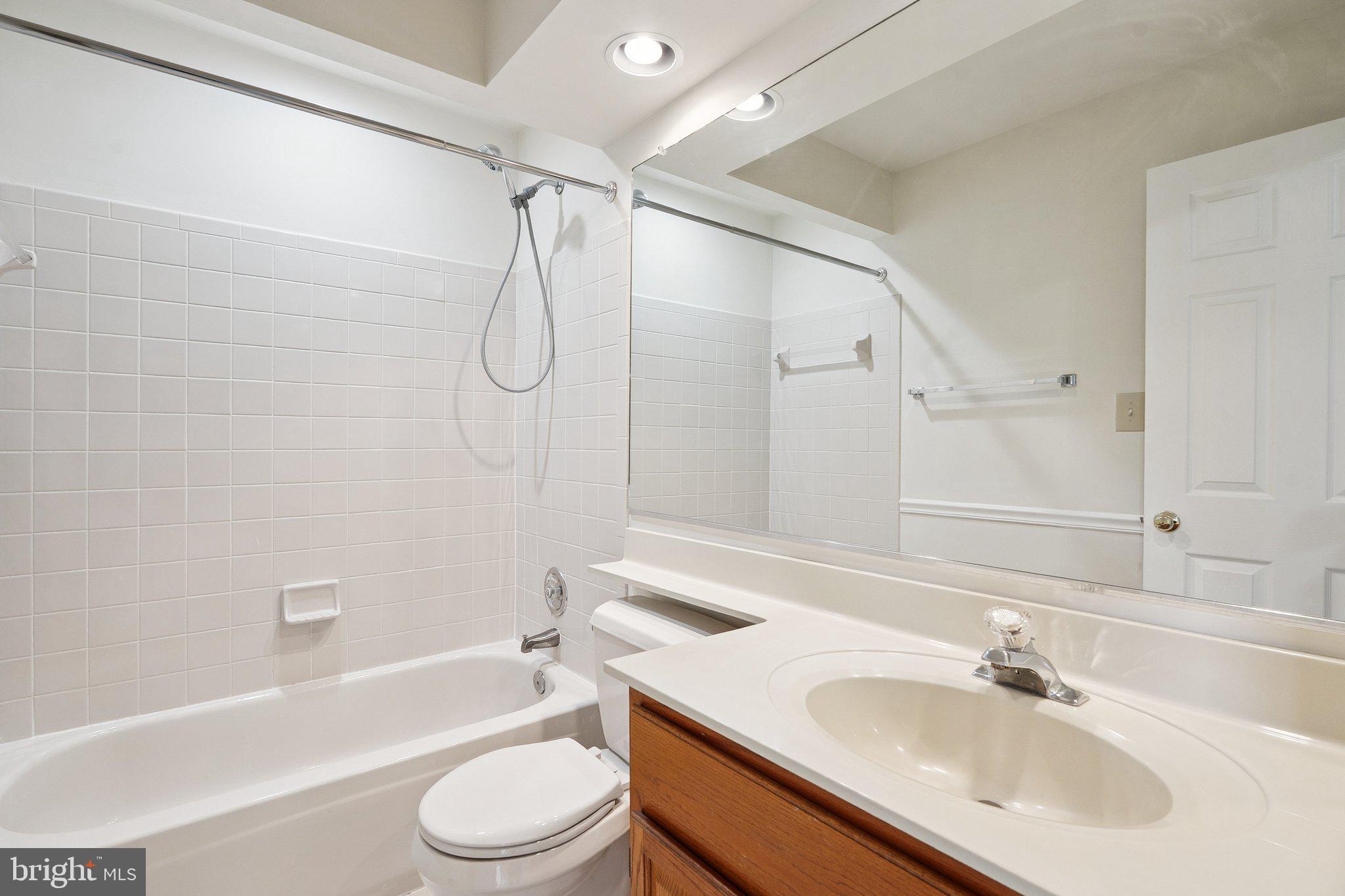 ASHBURN VILLAGE - Residential Lease