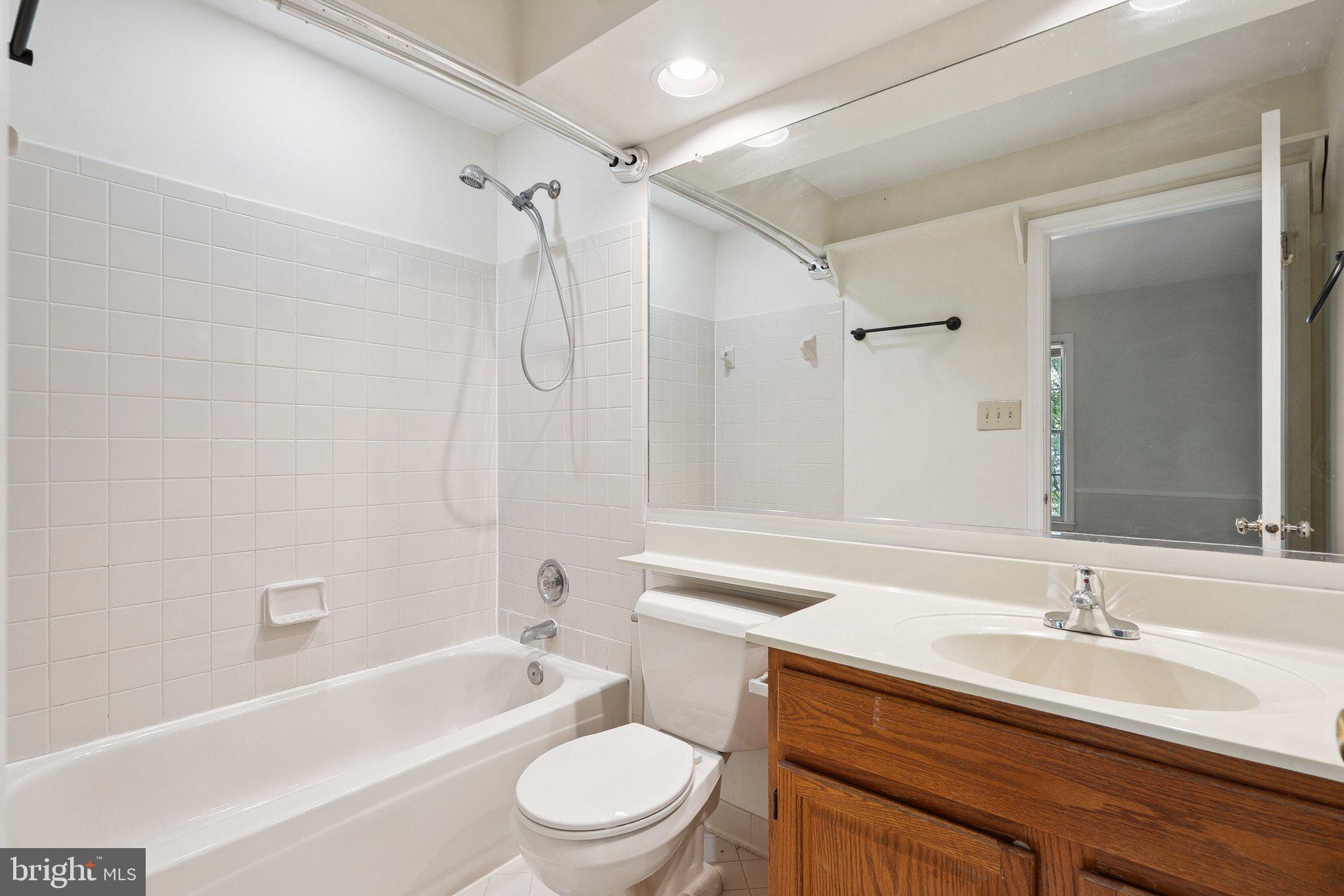 ASHBURN VILLAGE - Residential Lease