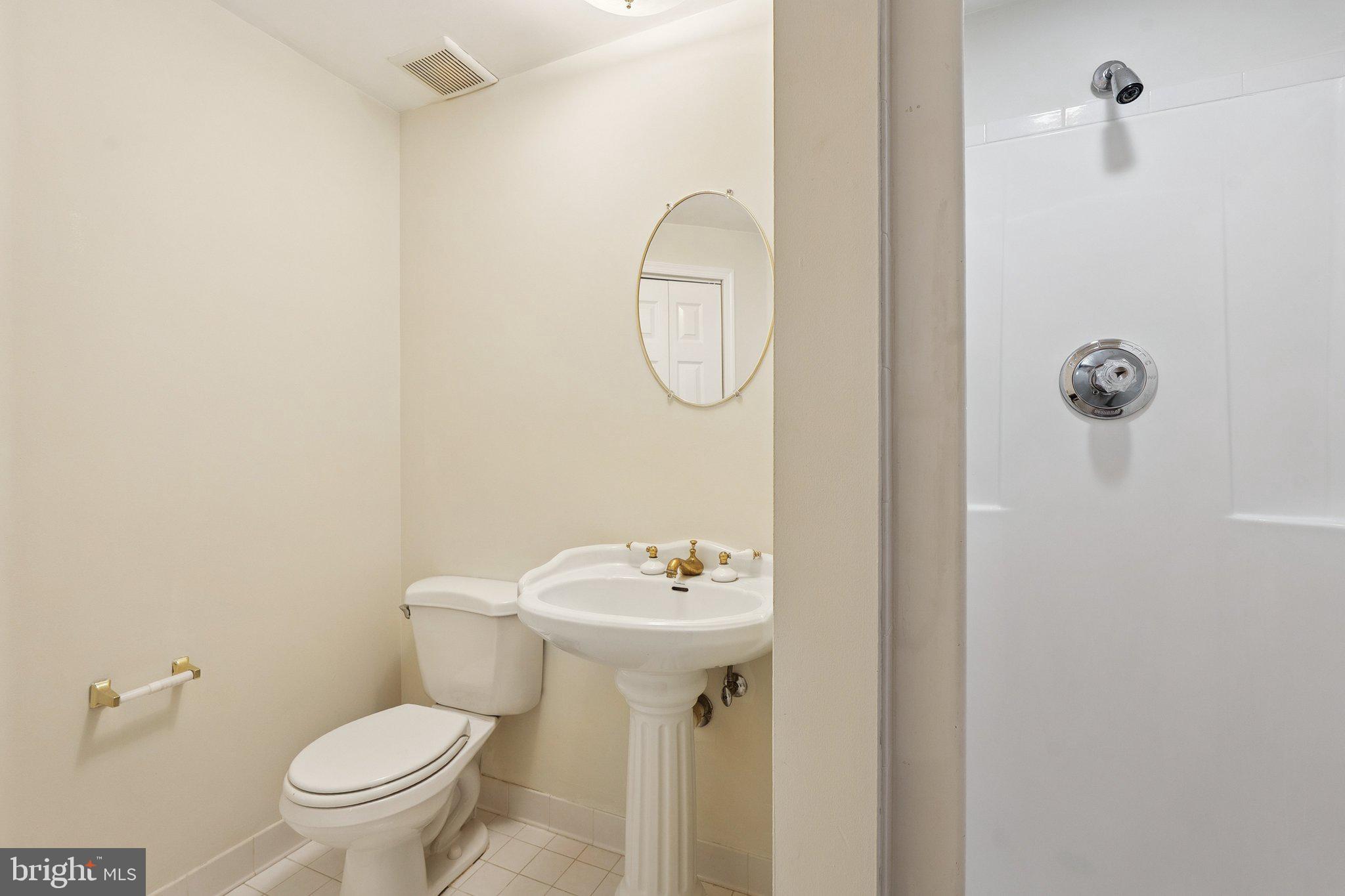 ASHBURN VILLAGE - Residential Lease