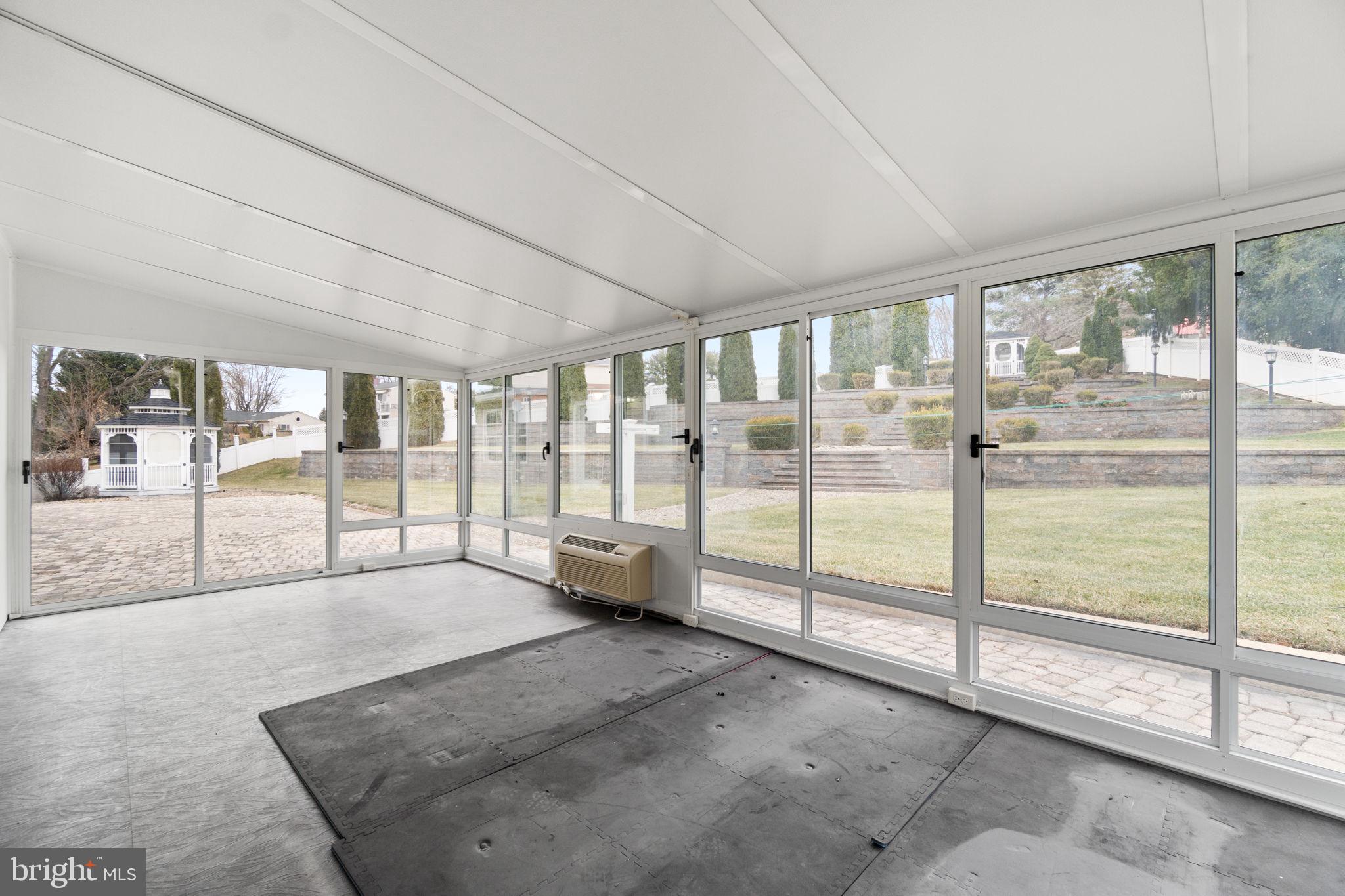 WOODBRIDGE VALLEY - Residential