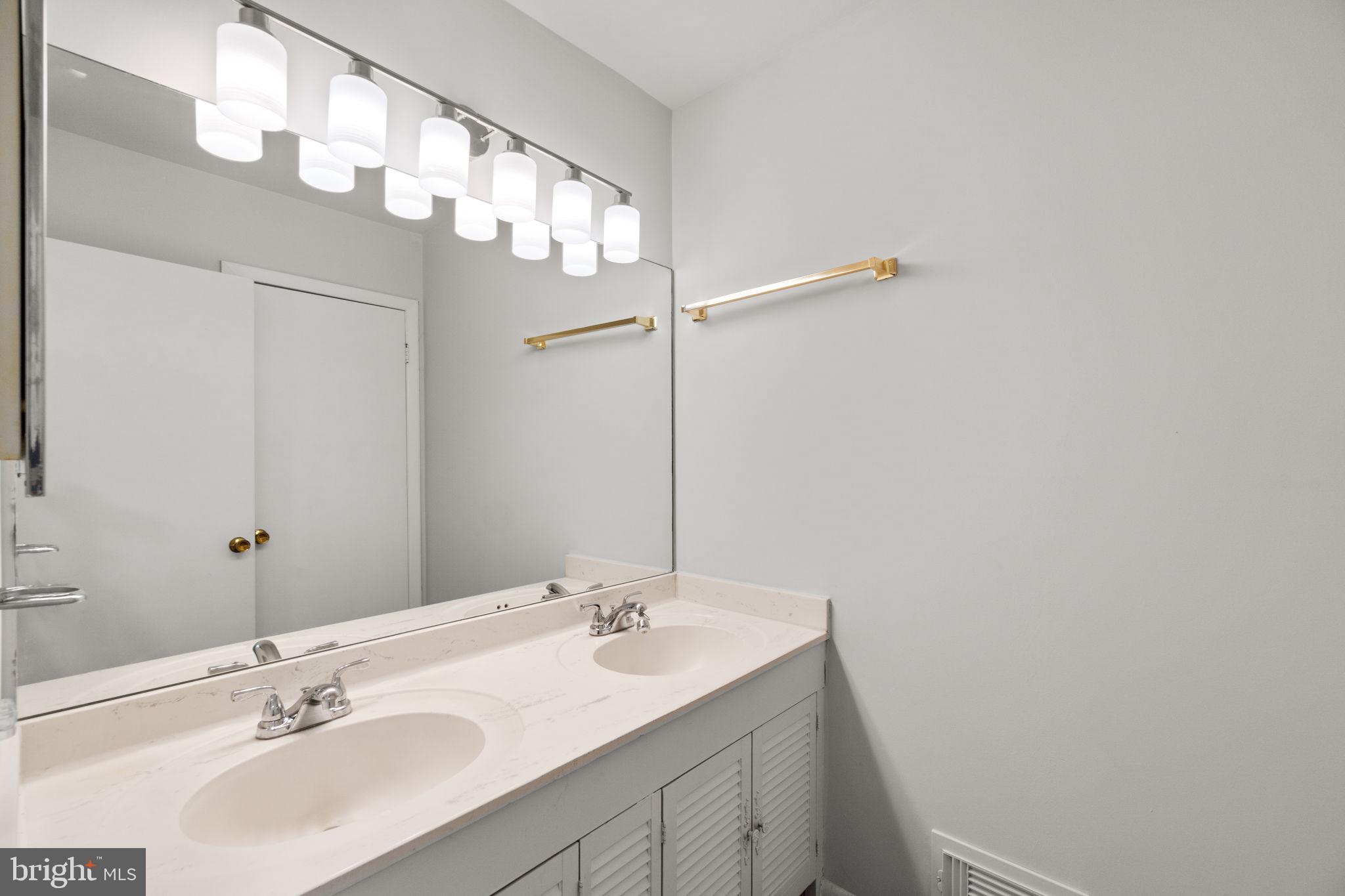 WOODBRIDGE VALLEY - Residential