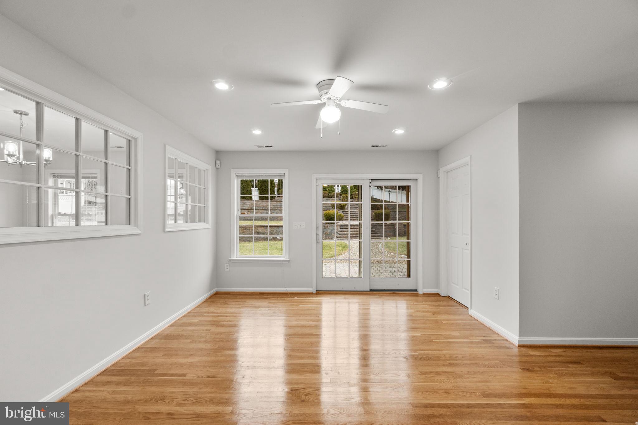 WOODBRIDGE VALLEY - Residential