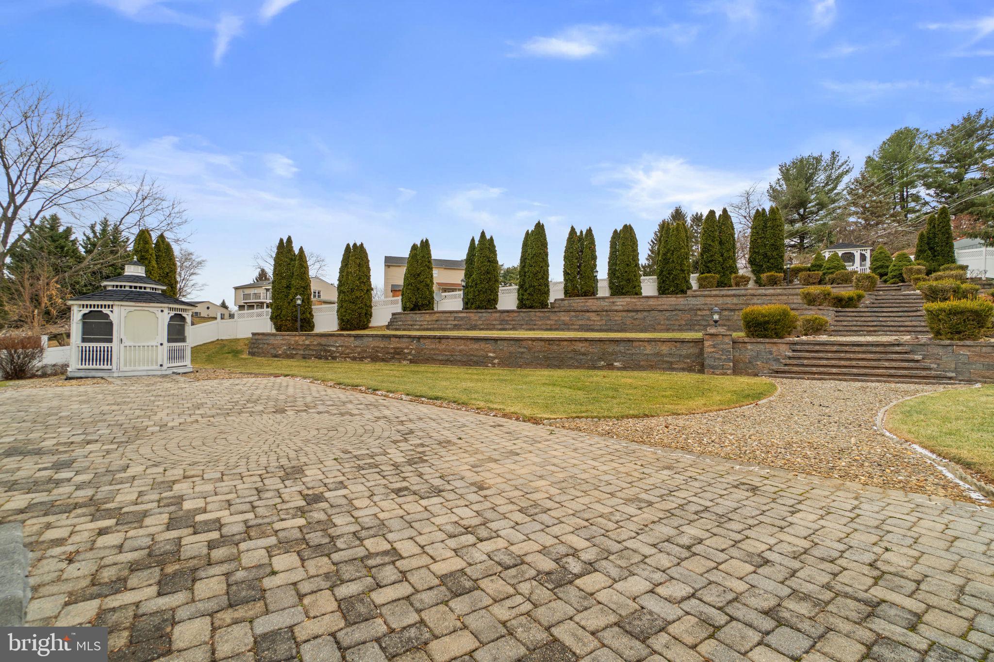 WOODBRIDGE VALLEY - Residential