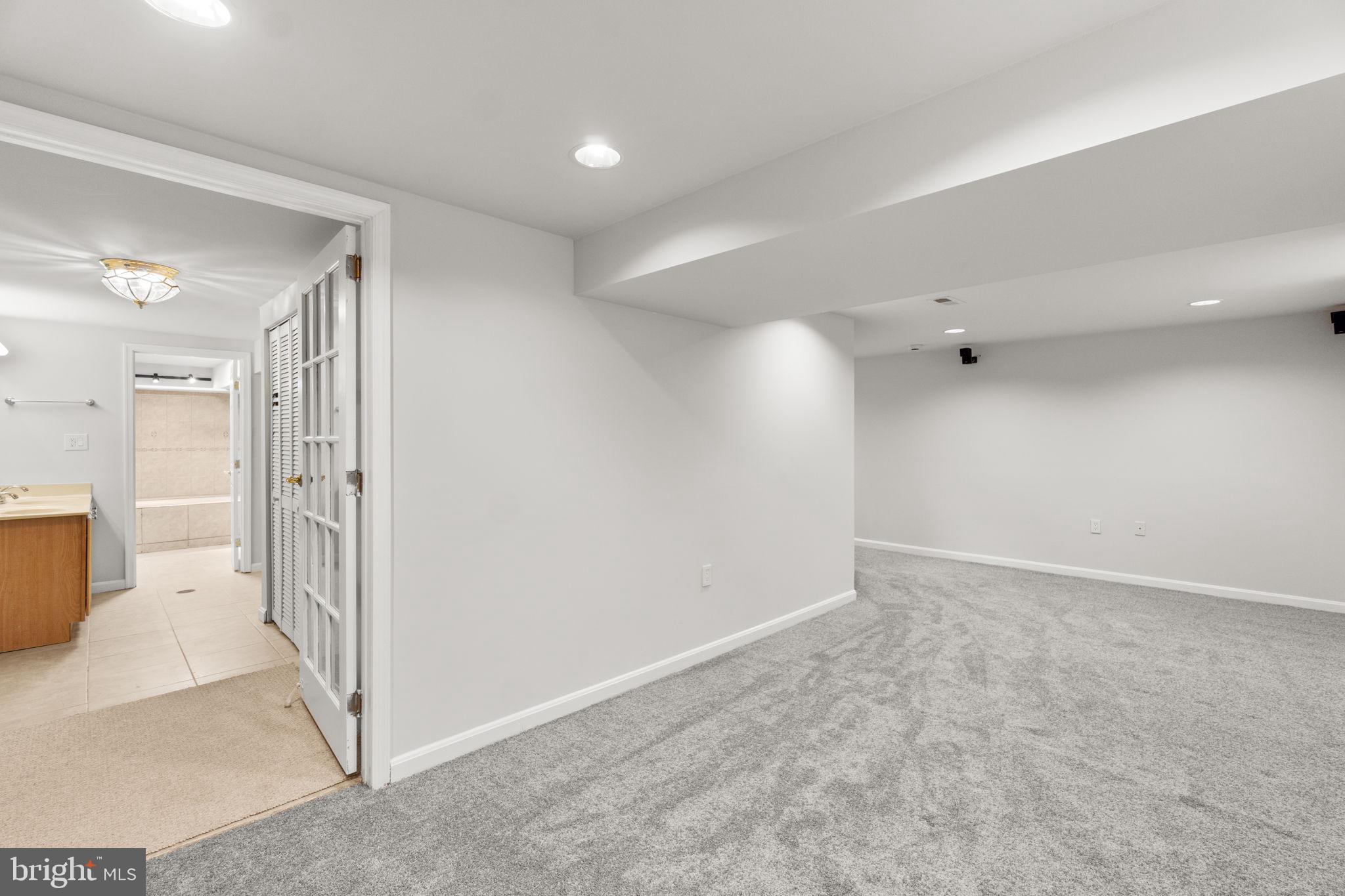 WOODBRIDGE VALLEY - Residential