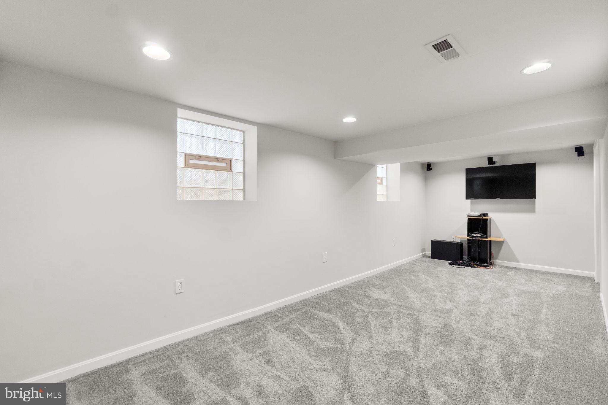 WOODBRIDGE VALLEY - Residential