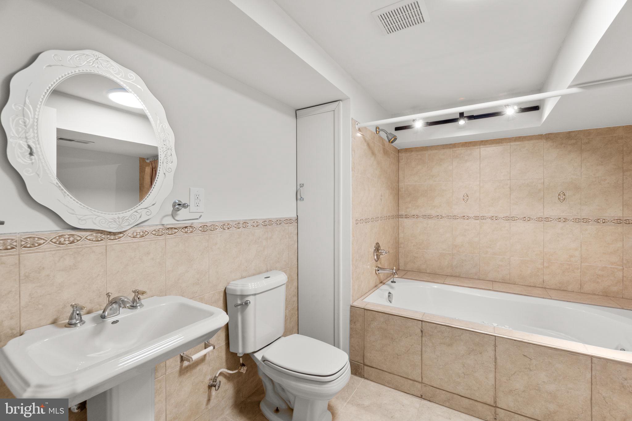 WOODBRIDGE VALLEY - Residential