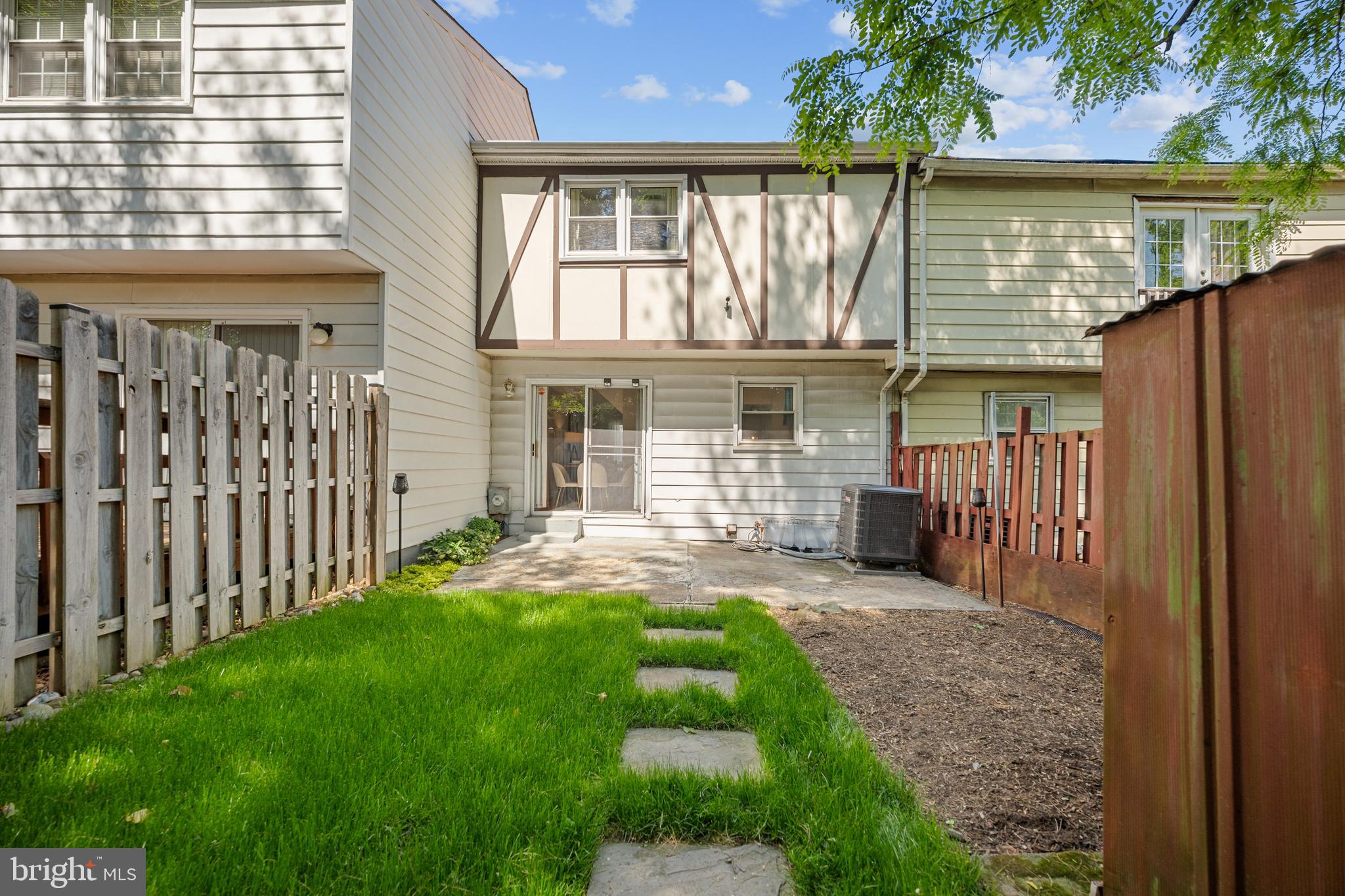 HANSON OAKS - Residential