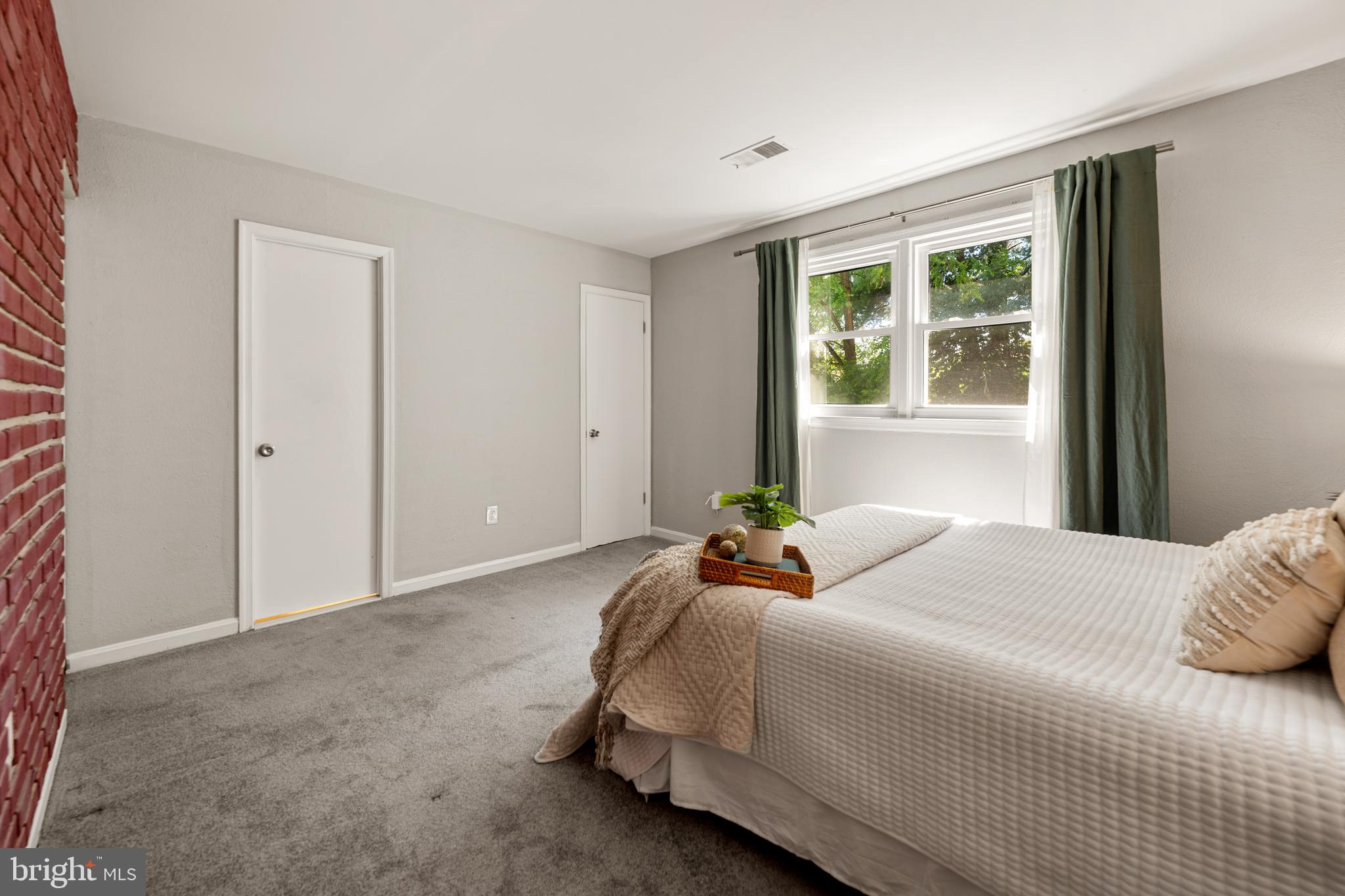 HANSON OAKS - Residential
