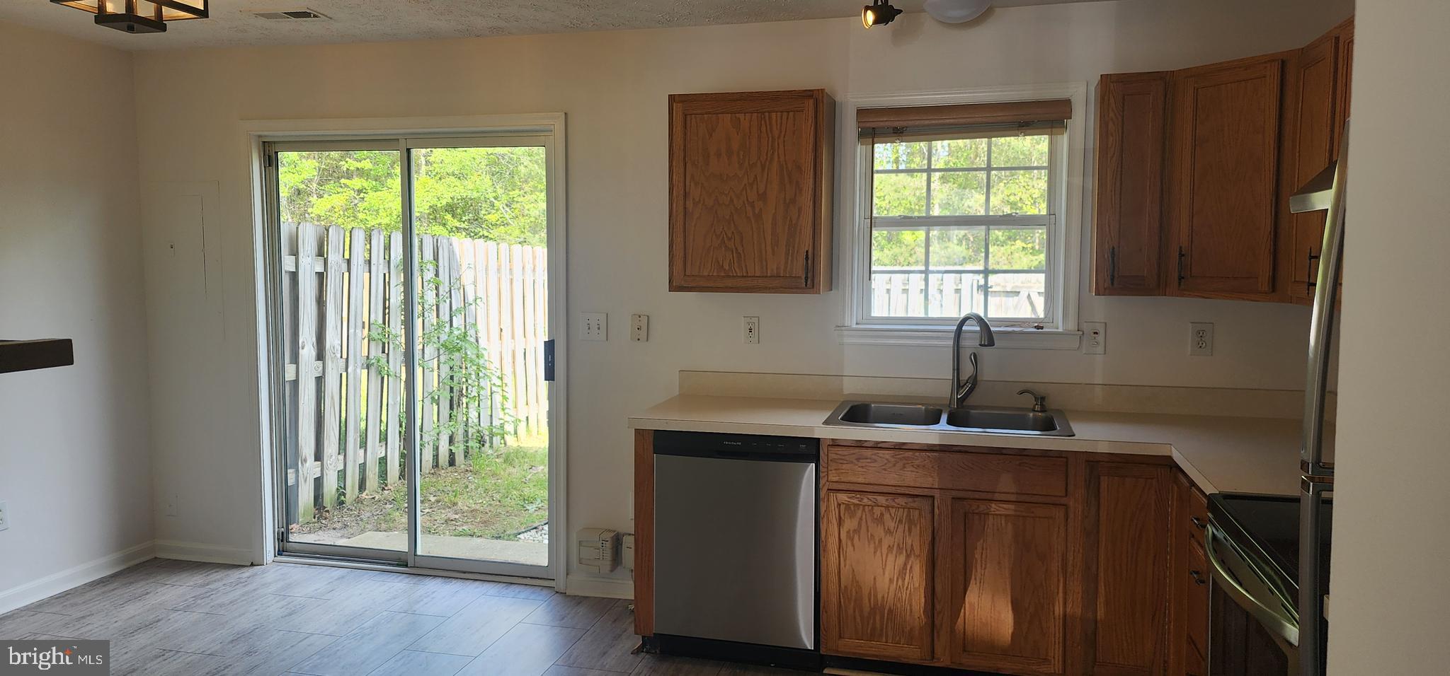 COVENTRY CREEK - Residential Lease