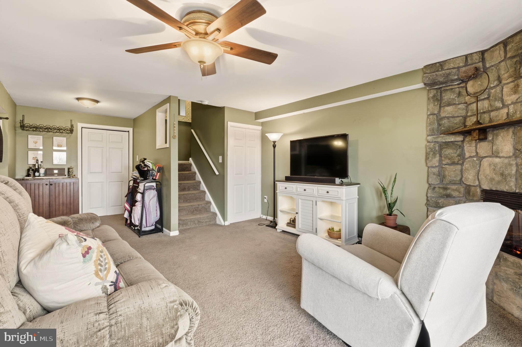 BEAVER RUN KNOLL - Residential