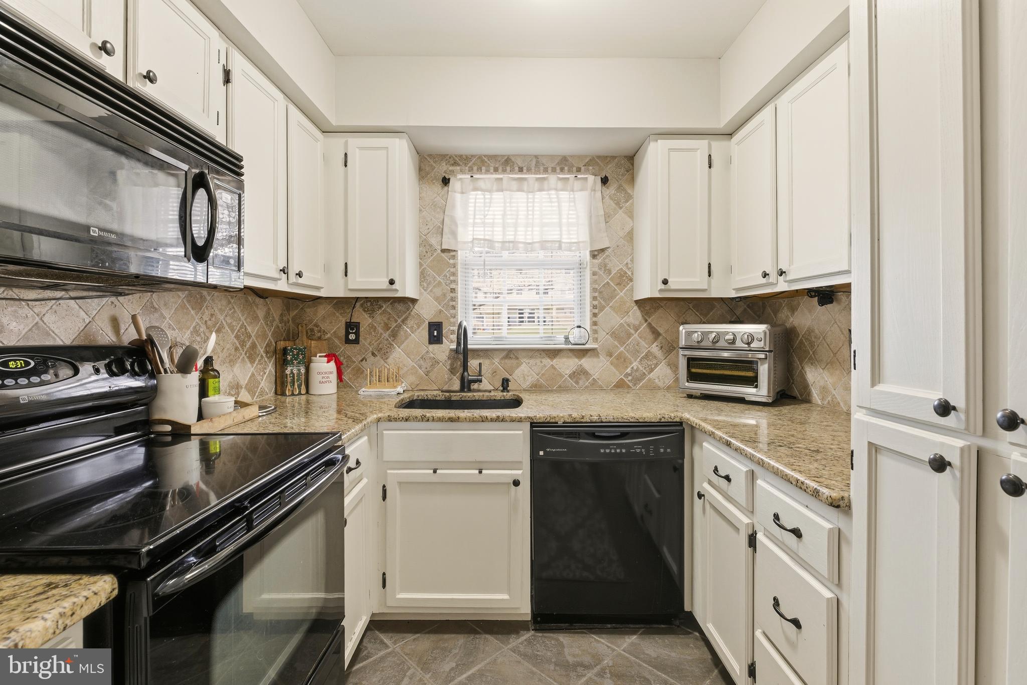 BEAVER RUN KNOLL - Residential