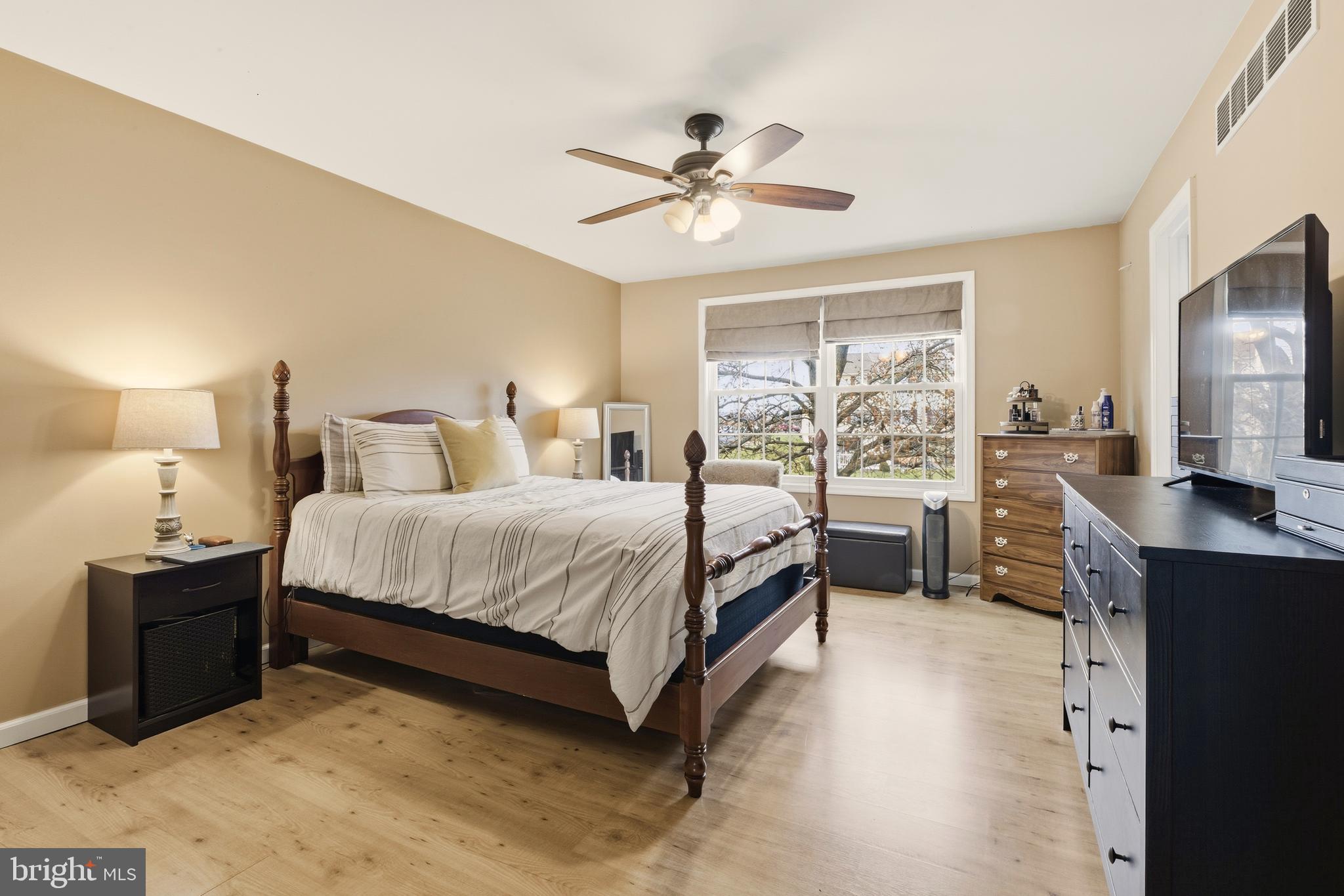 BEAVER RUN KNOLL - Residential