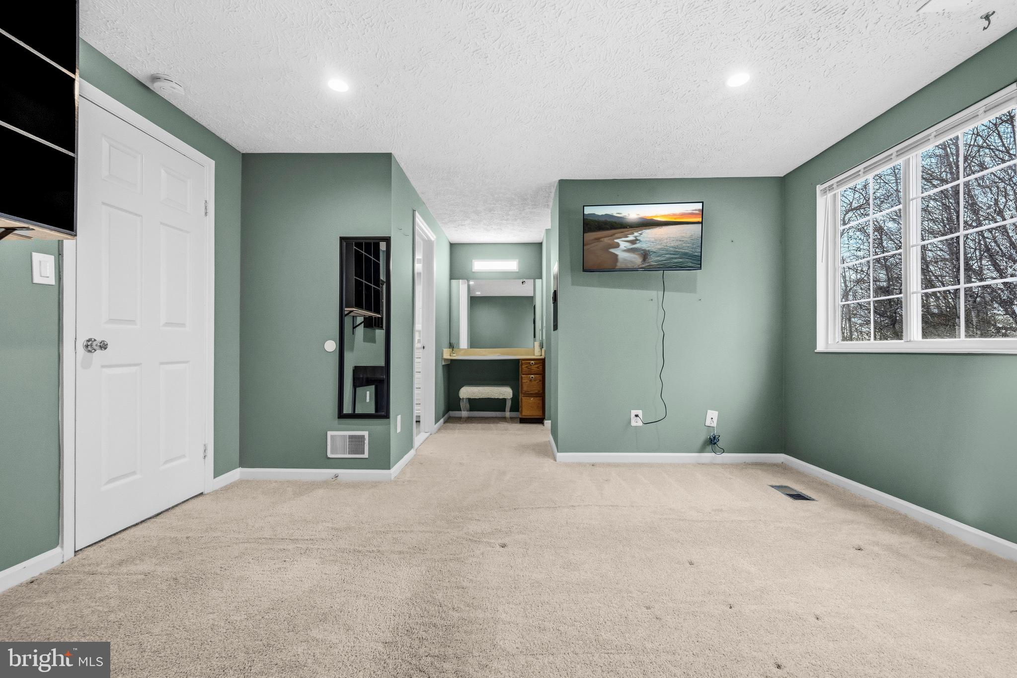 HOLLYMEAD - Residential