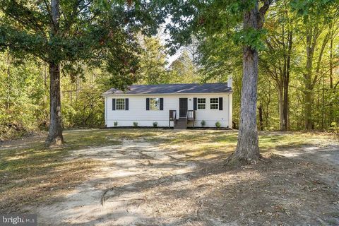 37 CLOVERLEAF DRIVE BREMO BLUFF VA 23022