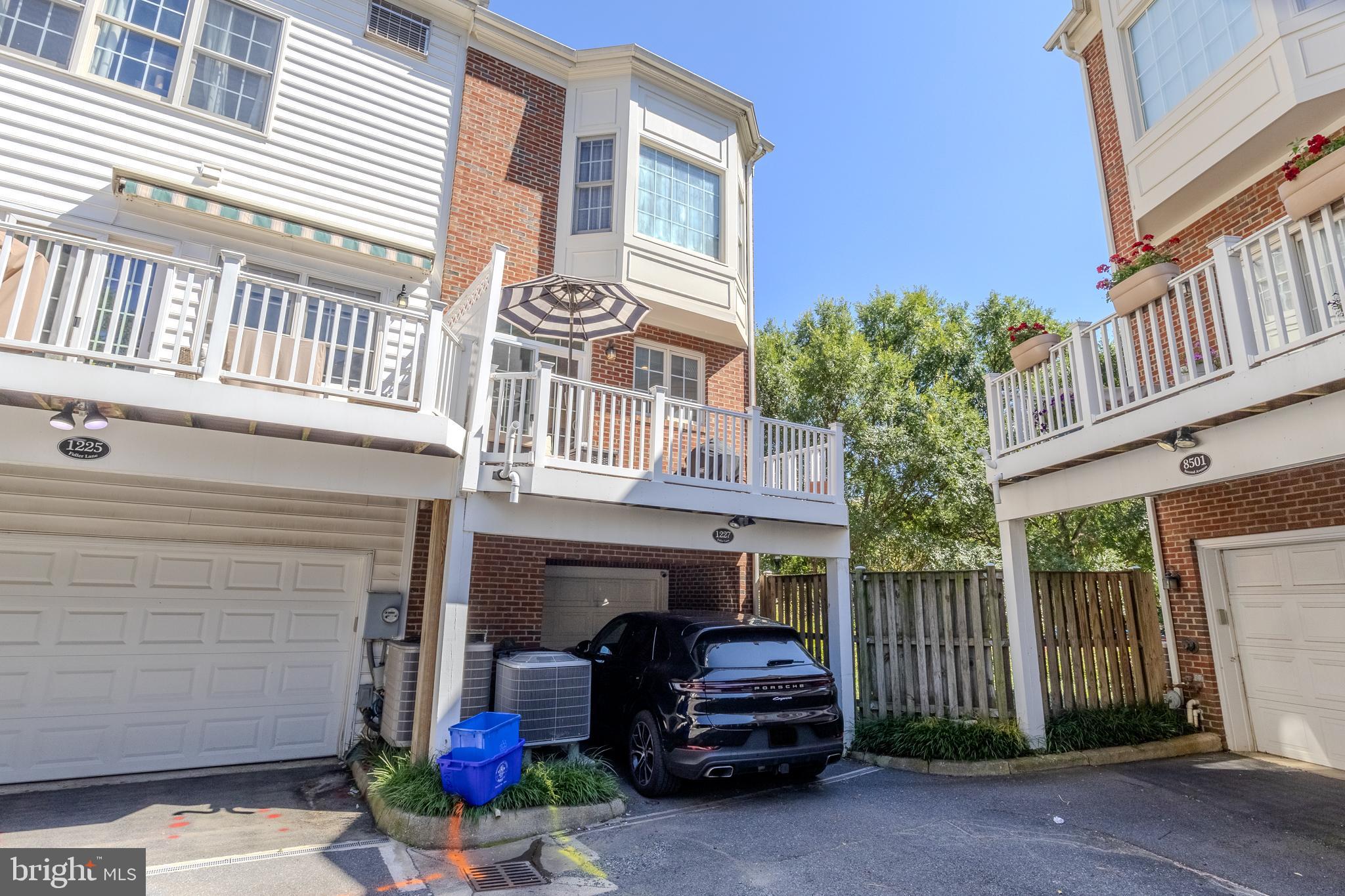 1227 FIDLER LANE