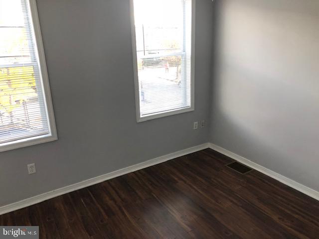 PORT RICHMOND - Residential Lease