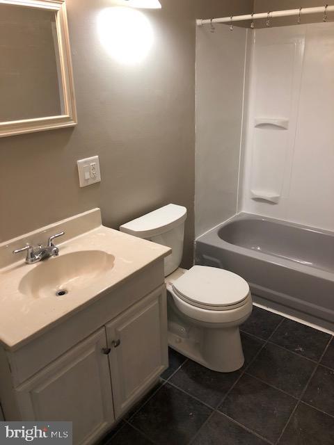 PORT RICHMOND - Residential Lease