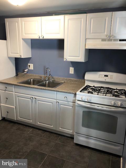 PORT RICHMOND - Residential Lease