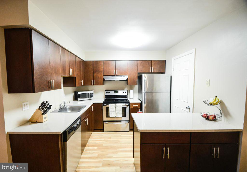 ESSEX HOUSE - Residential Lease