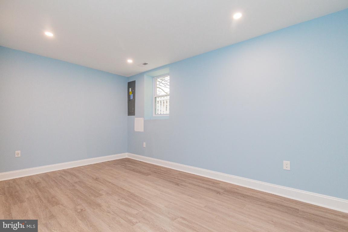 MT RAINIER- FUNKHOUSERS - Residential