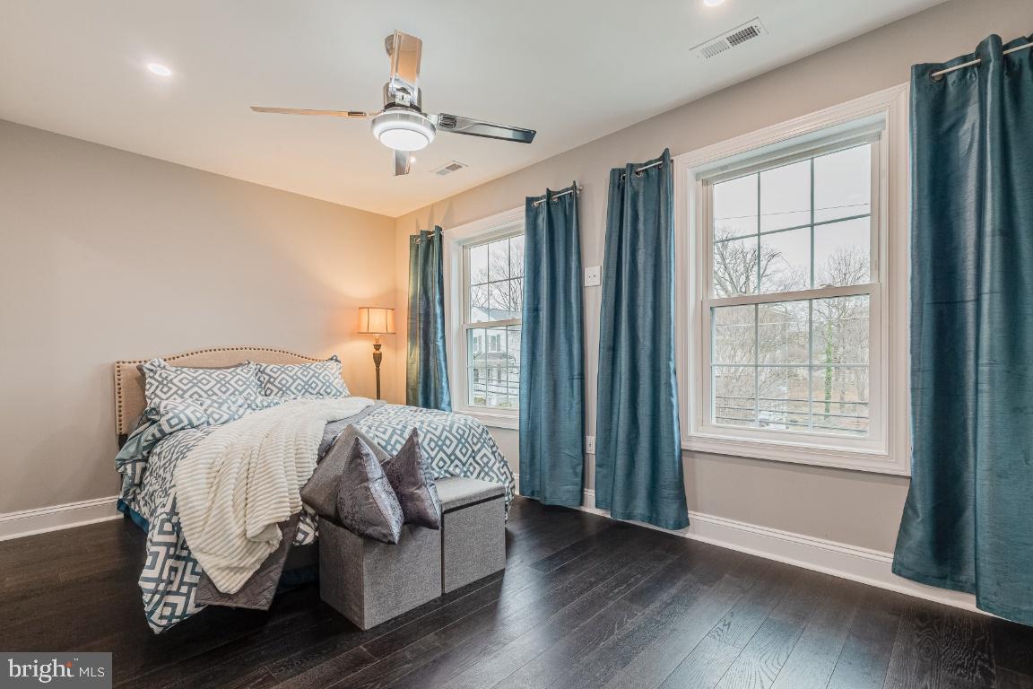 MT RAINIER- FUNKHOUSERS - Residential