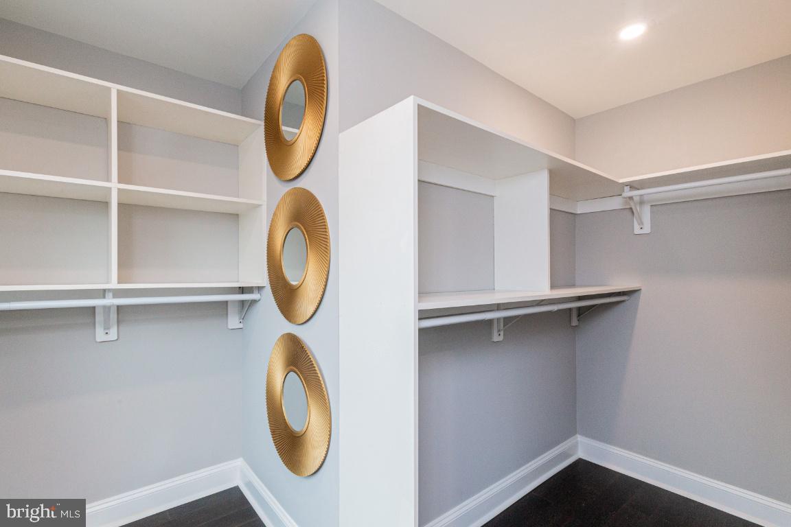 MT RAINIER- FUNKHOUSERS - Residential