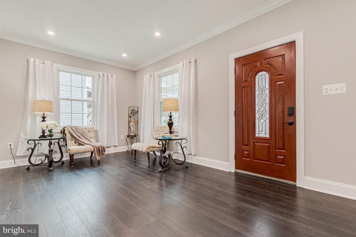 MT RAINIER- FUNKHOUSERS - Residential