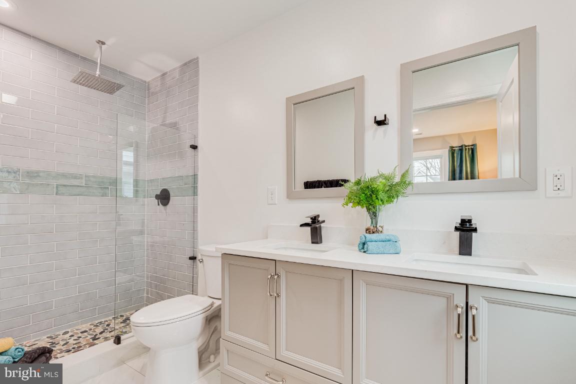 MT RAINIER- FUNKHOUSERS - Residential