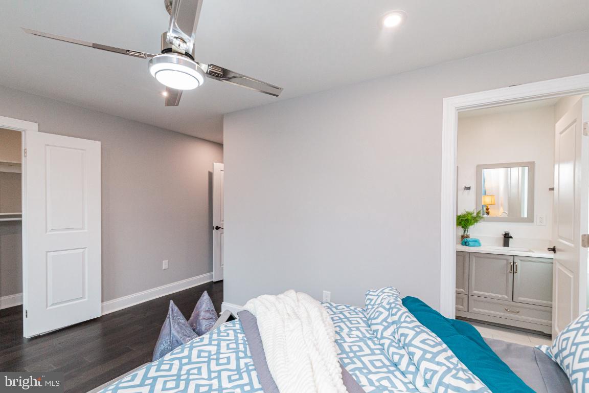 MT RAINIER- FUNKHOUSERS - Residential