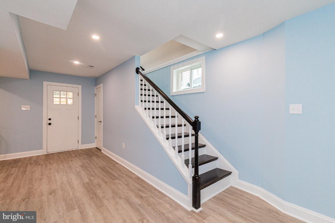 MT RAINIER- FUNKHOUSERS - Residential