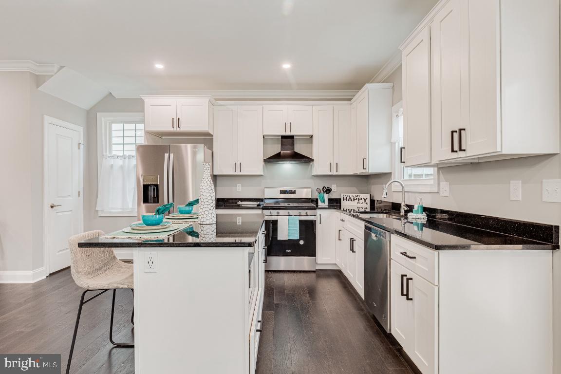 MT RAINIER- FUNKHOUSERS - Residential