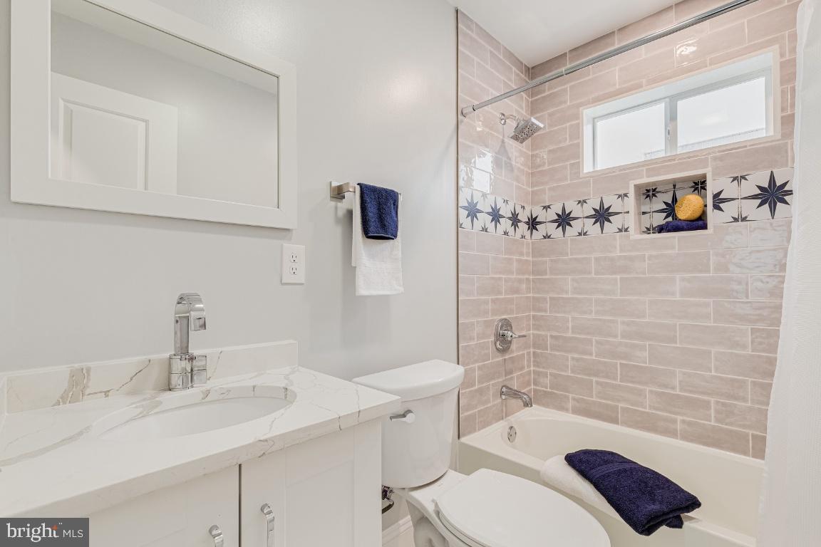 MT RAINIER- FUNKHOUSERS - Residential