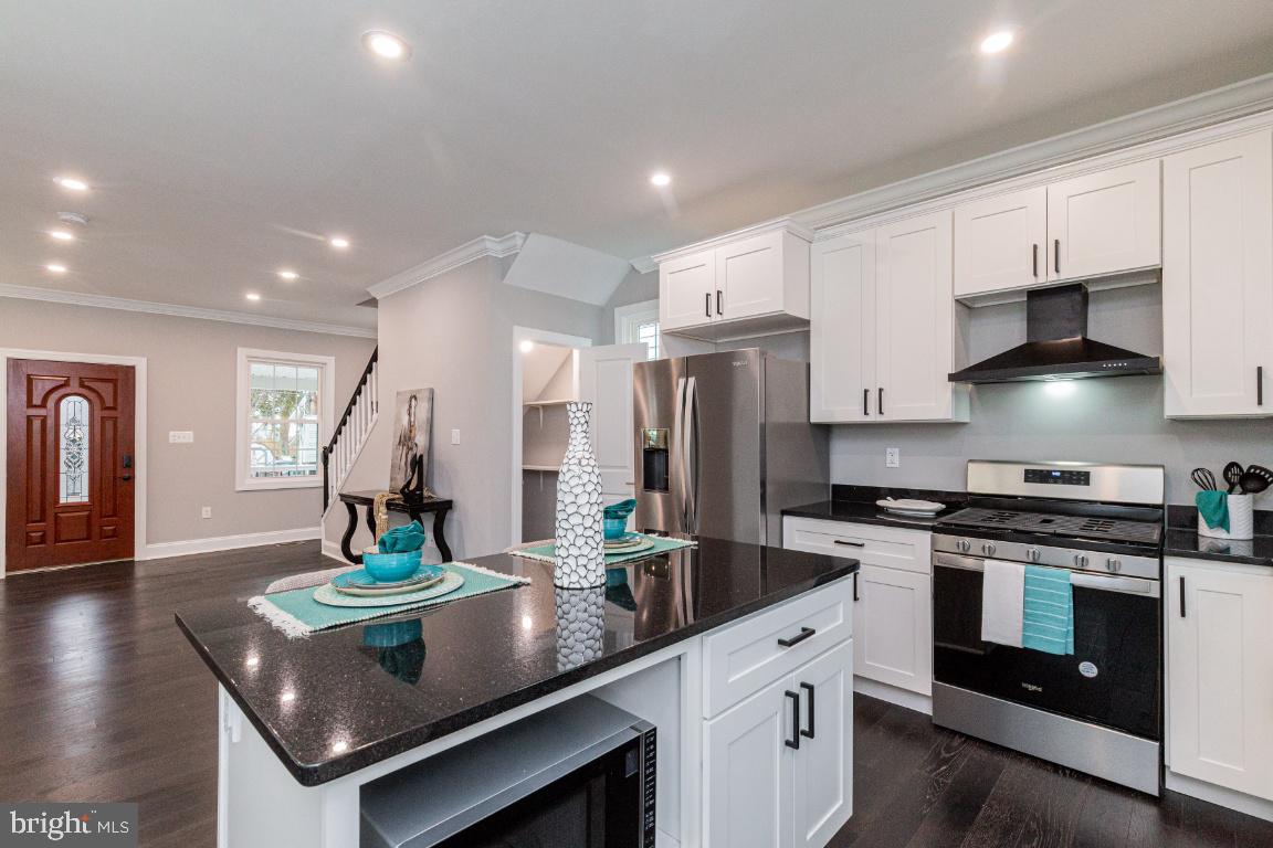 MT RAINIER- FUNKHOUSERS - Residential