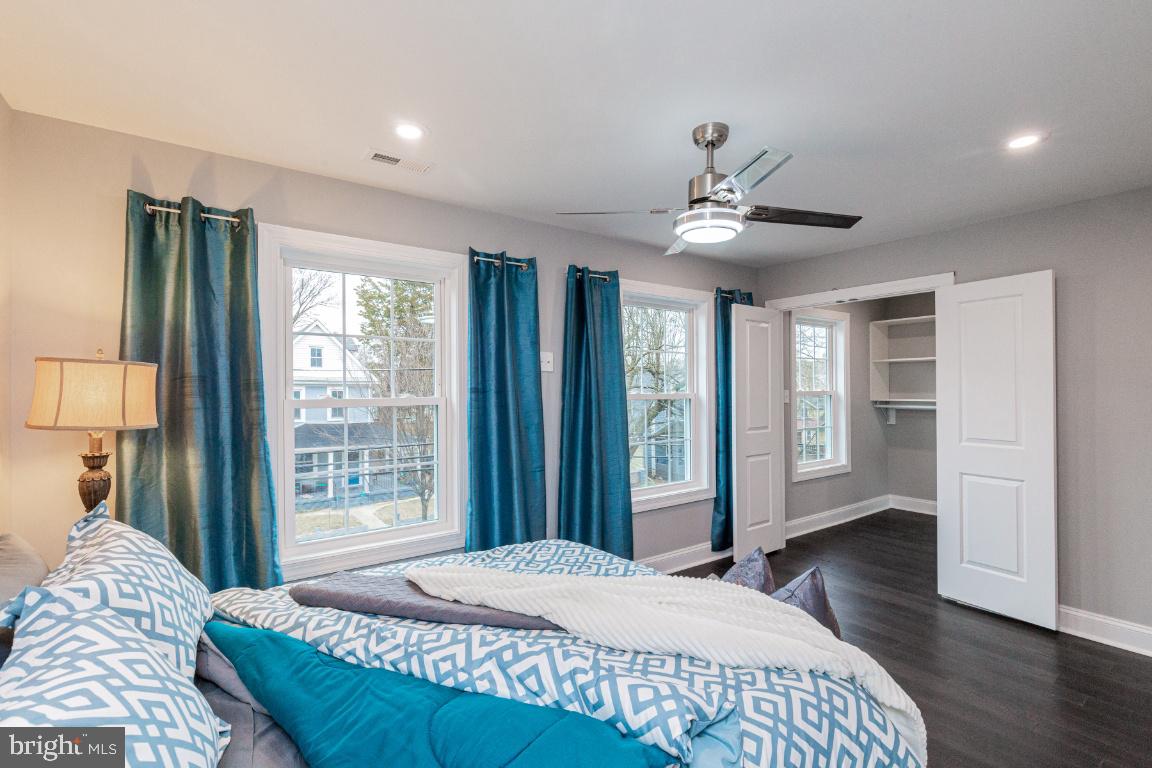 MT RAINIER- FUNKHOUSERS - Residential